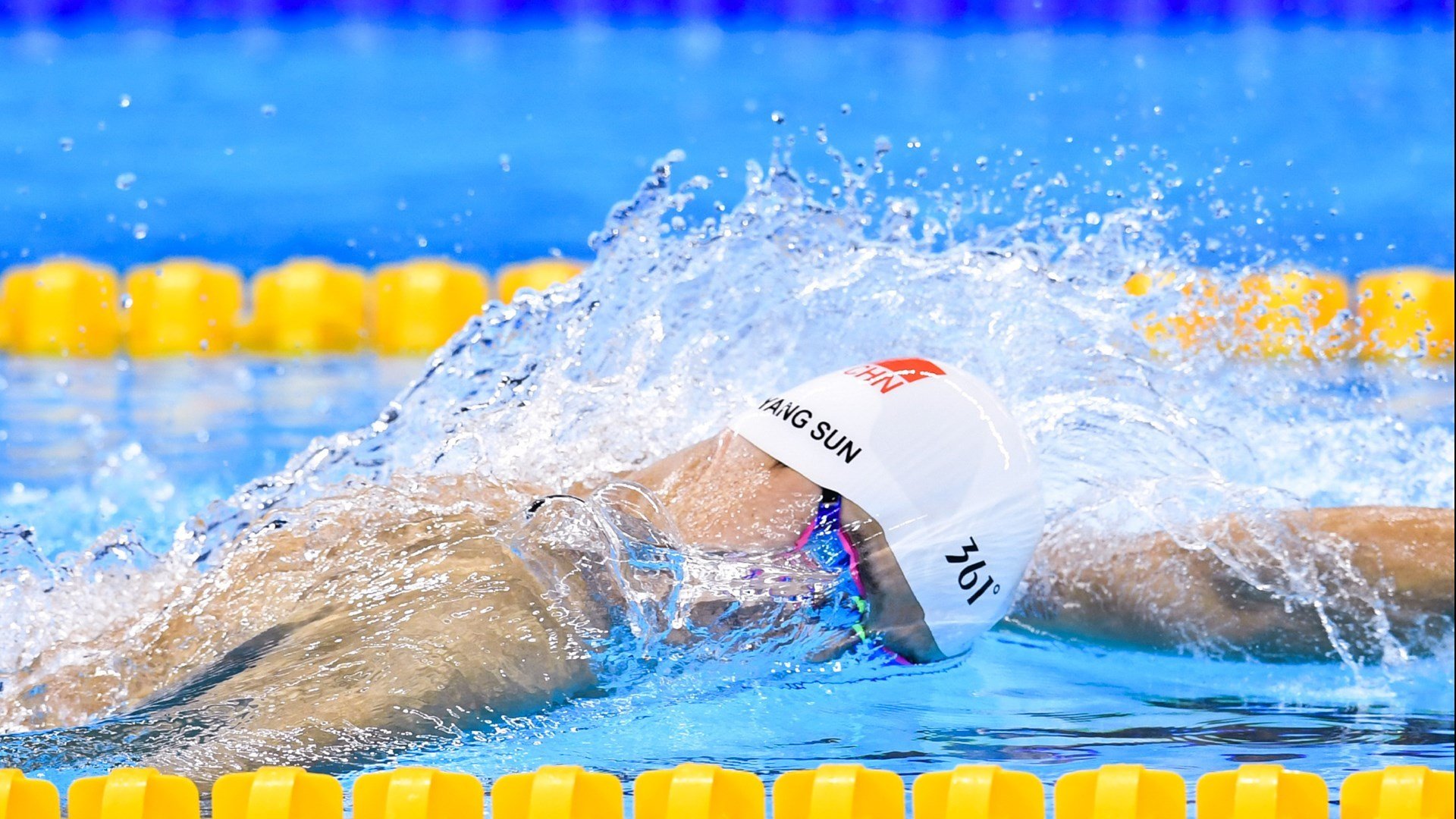 跳水赛场中立代表队A完成高难度动作，跳水队选拔赛