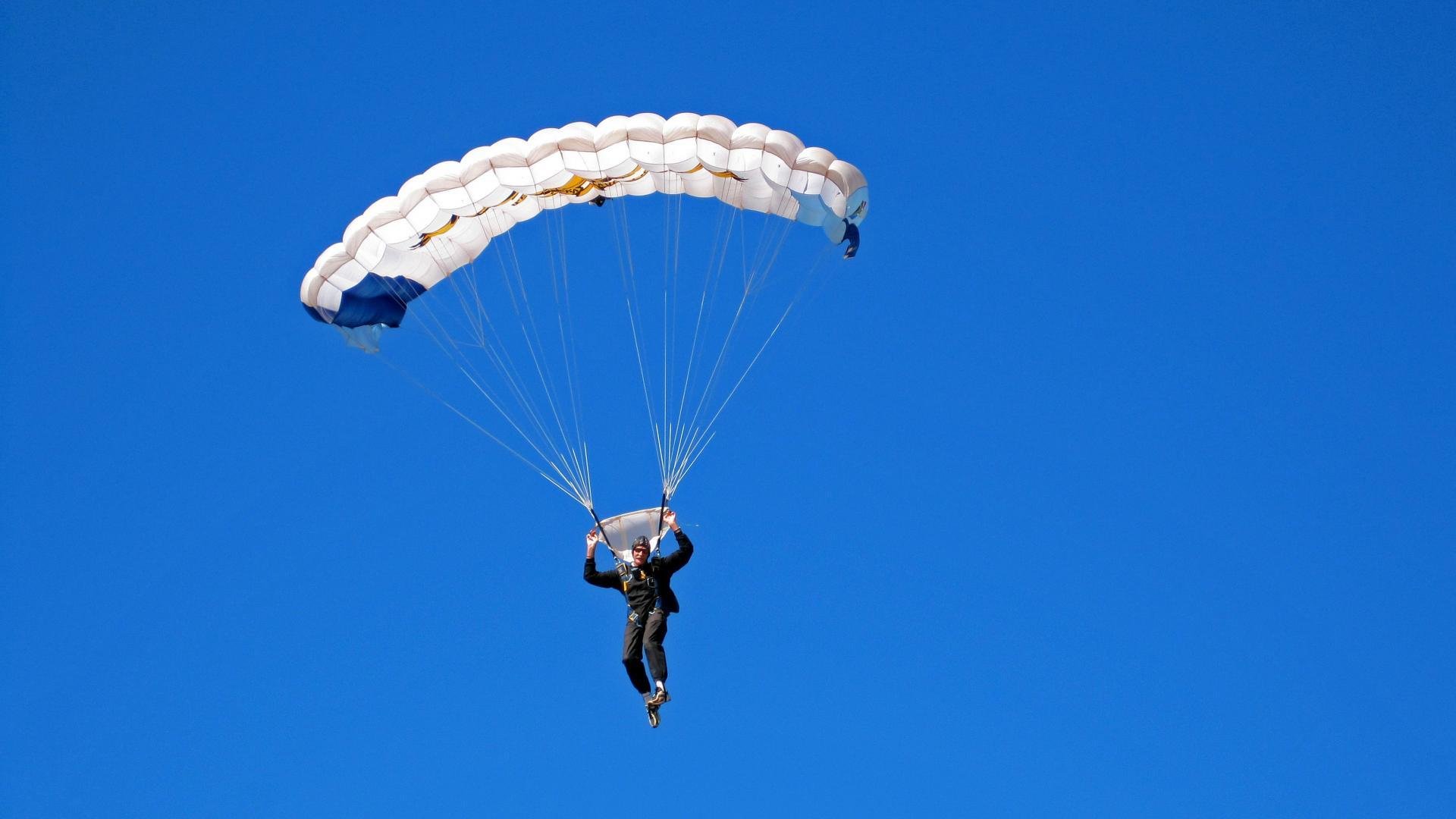 AYX体育-德甲攻防一体：节奏快得令人窒息，德甲战术